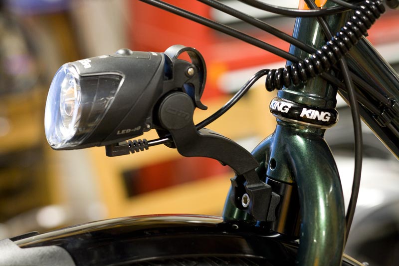 Biketek Stealth Universal Headlight Brackets Black 44-46mm Forks 